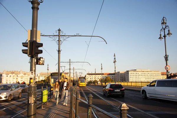 Budapest Hungría Septiembre Carretera Tráfico Con Tranvía Tren Pasajeros Húngaros — Foto de Stock