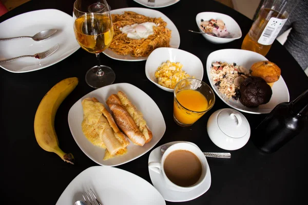 시간에는 여행자와 손님들 쾰른에 리조트 호텔에서 식사와 음료를 수있도록 미국의 — 스톡 사진