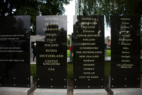 Polští Nebo Poláci Zahraniční Cestovatelé Skupinové Zájezdy Poznávat Historické Osvětimi — Stock fotografie