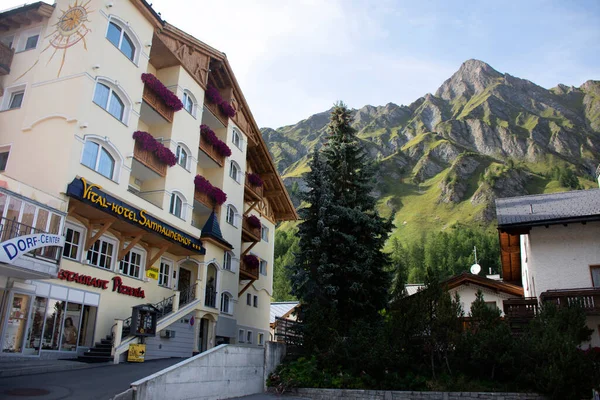 Samnaun Veya Samignun Yüksek Alp Köyü Vadisi Sviçreliler Yabancı Gezginler — Stok fotoğraf