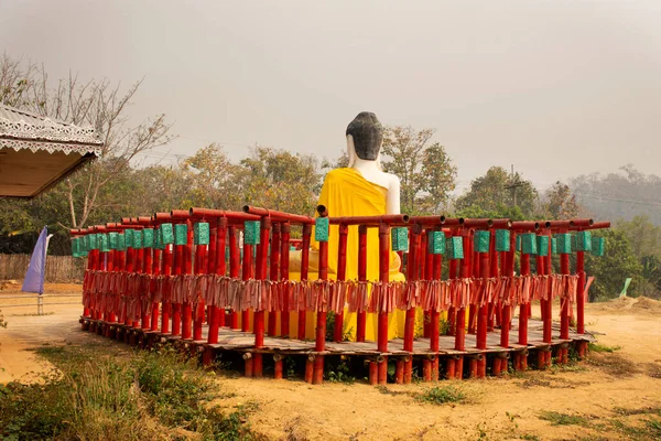 Большая Статуя Будды Красный Торий Ват Мостом Тонг Тайцев Иностранных — стоковое фото