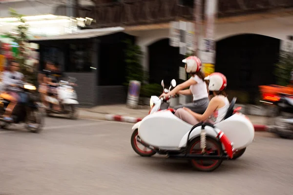 Vitesse Floue Peuple Thaïlandais Des Voyageurs Étrangers Voiture Vélo Side — Photo