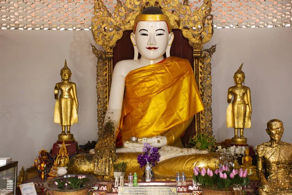 White Buddha Statue Burma Style Church Thai People Foreign Travelers — Stock Photo, Image