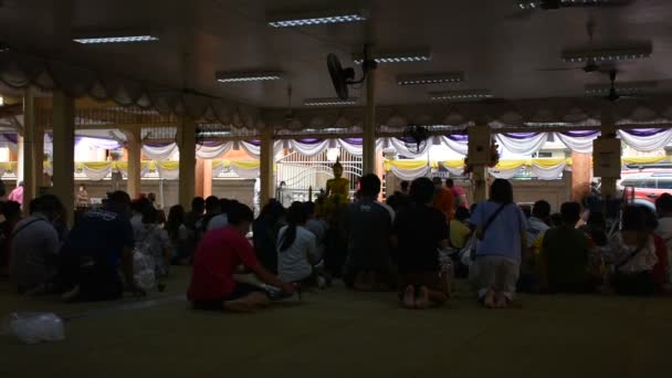 Thai People Foreign Traveler Respect Praying Rite Ritual God Angel — Video Stock