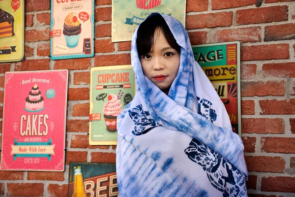 Viajeros Tailandeses Mujeres Jóvenes Usan Índigo Corbata Pintura Chal Bufanda —  Fotos de Stock