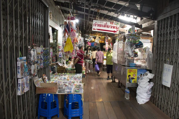 Tailandeses Viajantes Estrangeiros Que Caminham Visitam Compram Produtos Comida Lembrança — Fotografia de Stock