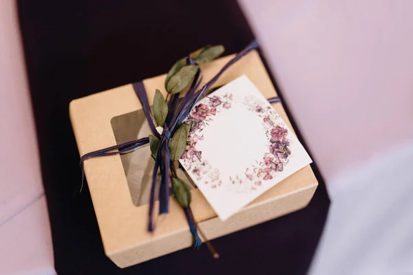 Pięknie zapakowane prezenty dla gości weselnych — Zdjęcie stockowe