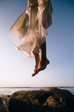 bir gelin atlama ayakları. Düğün günü