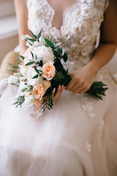 Cropped Shot Young Bride White Dress Holding Beautiful Wedding Bouquet — Stock Photo, Image