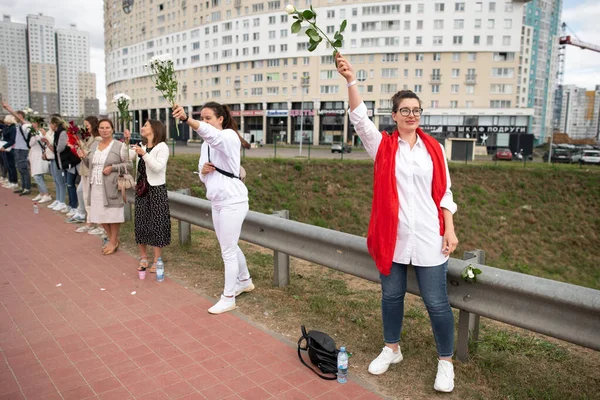 ミンスク ベラルーシ 2020年8月13日 ミンスクの女性による平和的抗議 — ストック写真