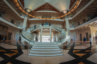 Doha, Katar-21 Aralık 2013: İslam Sanatları Müzesi 'nin giriş salonu