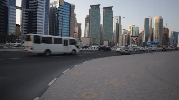 Doha Cor Nicho Sheraton Park Intersección Vista Luz Del Día — Vídeos de Stock