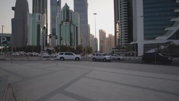 Doha Cor Niche Парку Шератон Перетинає Денний Вид Західну Затоку — стокове відео