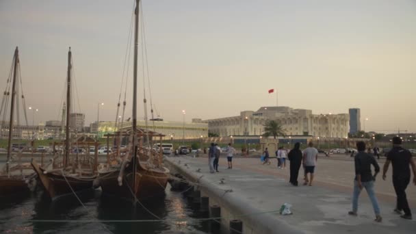 Doha Cor Niche Sunset Shot Featuring Dhows Arabic Gulf Прапором — стокове відео