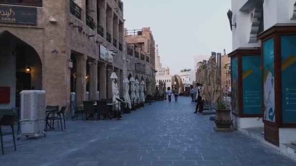 카타르메인 거리의 아크와 크리프도 Souq Waqif Doha 에서는 코로나 바이러스가 — 비디오
