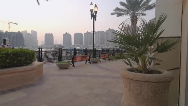 Porto Arábia Gyöngy Doha Katar Naplemente Nyári Lövés Mutatja Emberek — Stock videók