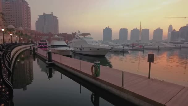 Porto Arabia Marina Gyöngy Doha Katar Naplemente Nyári Lövés Mutatja — Stock videók