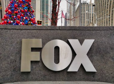 Manhattan 'ın merkezindeki 6. Cadde Fox Haber Kanalı öncelikle Rockefeller Center' daki stüdyolardan yayın yapmaktadır.  