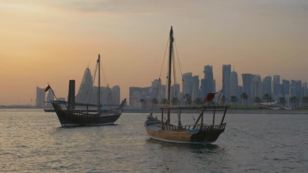 Doha Skyline Från Museum Islamic Art Park Solnedgång Skott Visar — Stockvideo