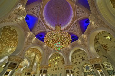 Abu Dabi 'deki Şeyh Zayed Büyük Cami Merkezi, Birleşik Arap Emirlikleri iç görünümü