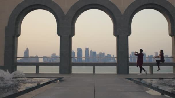Doha Skyline Sunset Shot Tagen Från Museum Islamic Art Med — Stockvideo