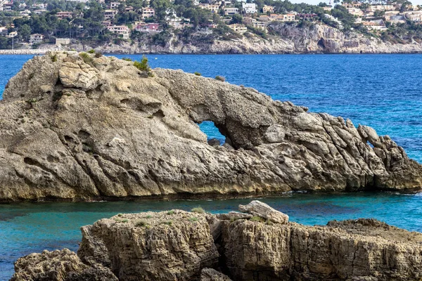 Βραχώδης Ακτή Στην Peguera Στα Δυτικά Της Μαγιόρκα Μια Ηλιόλουστη — Φωτογραφία Αρχείου