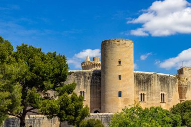 Palma 'daki Castel de Bellver Kalesi Balear Adası Mallorca, İspanya güneşli bir günde