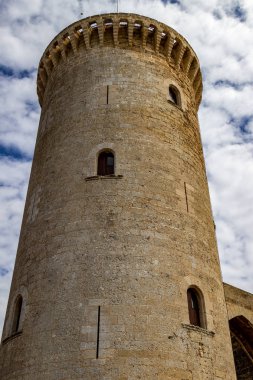 Palma 'daki Castel de Bellver Kalesi Balear Adası Mallorca, İspanya güneşli bir günde