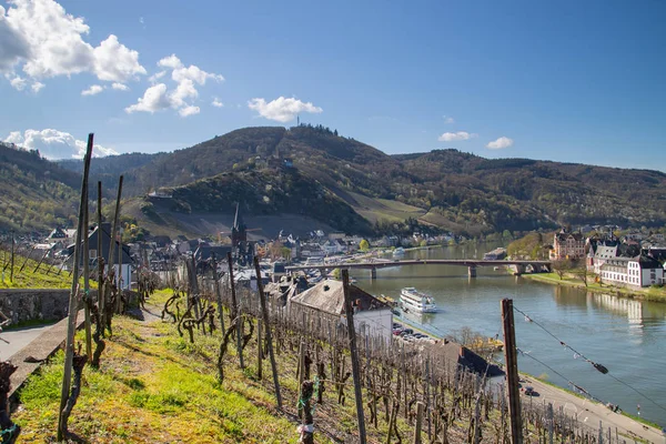 Vineyards Moselle Valley Bernkastel Kues Germany Egy Napsütéses Napon Kék — Stock Fotó