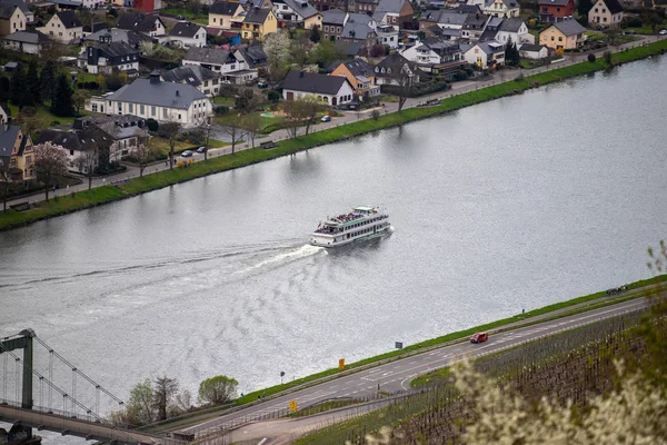 Utasszállító Hajó Mosel Folyón Wehlenben — Stock Fotó