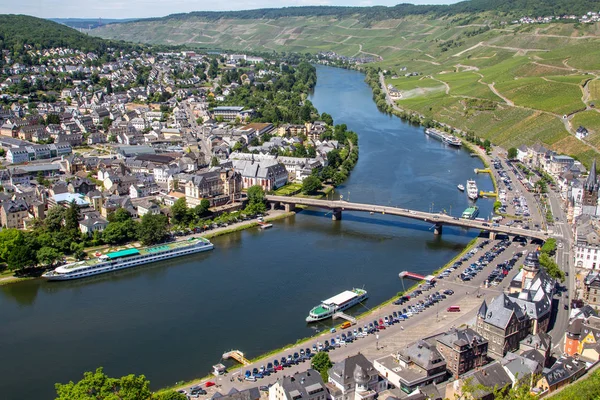 Widok Dolinę Rzeki Moselle Miasta Bernkastel Kues Zamku Landshut — Zdjęcie stockowe