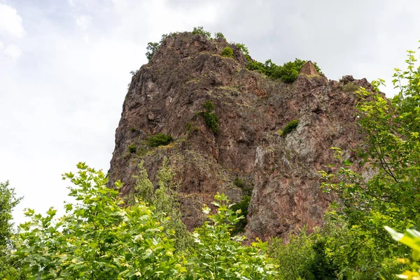 Vue Sur Formation Rocheuse Rheingrafenstein Avec Végétation Verte Premier Plan — Photo