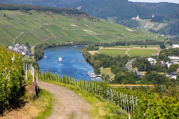 Vista Panorâmica Sobre Rio Moselle Com Navios Vizinhas Aldeia Muelheim — Fotografia de Stock
