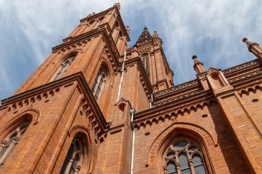 Almanya 'nın Wiesbaden kentindeki Marktkirche' e alçak açı