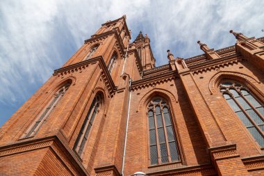 Almanya 'nın Wiesbaden kentindeki Marktkirche' e alçak açı