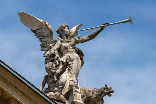 Närbild Statyn Statsteatern Wiesbaden Tyskland — Stockfoto