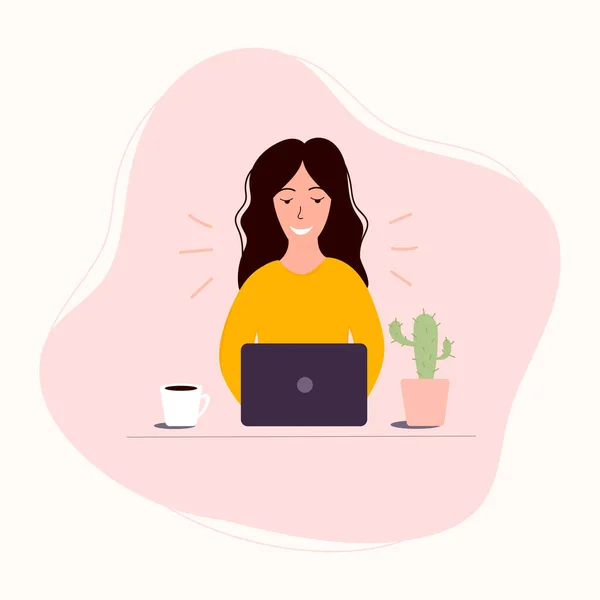 Vrouw met laptop, koffiebeker en cactus.Thuis werken. Vrouw stuurt e-mail. — Stockvector