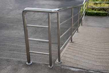 Çelik merdiven korkuluğu kaldırım, yürüyüş yolu, park