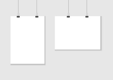 Beyaz poster klasörde asılı. Kağıt boş maketli gri arkaplan.