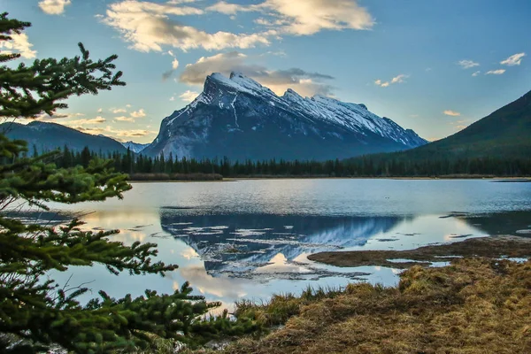 Rundle Parku Narodowym Banff Vermilion Jeziora Jeden Obrazów Słynnego Canadian — Zdjęcie stockowe