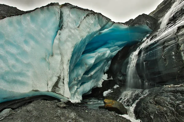 ワージントン氷河アラスカ州バルディーズ最もアクセスしやすいアラスカ氷河 氷と水への道を — ストック写真