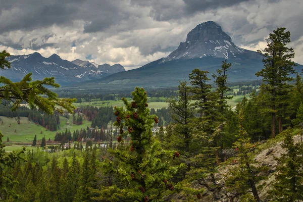 Majestic Crowsnest Montanha Sul Canadá Partir Blairmore Rainbow Cai Miradouro — Fotografia de Stock