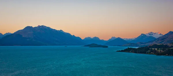 Озеро Пукаки на закате, Новая Зеландия — стоковое фото