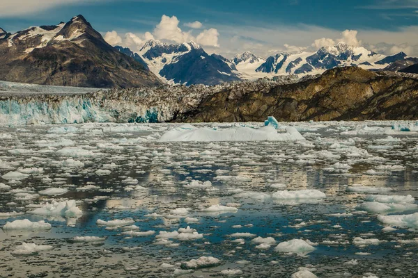 Smuk sejltur ind i Prince William Sound i Alaska - Stock-foto