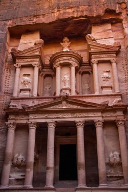 Ürdün, Petra 'daki Antlaşma' nın ünlü kumtaşı kıvrımlı mimarisi