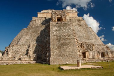 Uxmal tarihi Maya kalıntıları Merida şehri yakınlarında, Meksika tatili, Meksika 'da sırt çantası