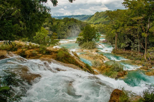 Wild water of Agua Azul tourist attraction in Chiapas state of Mexico — Stock Photo, Image