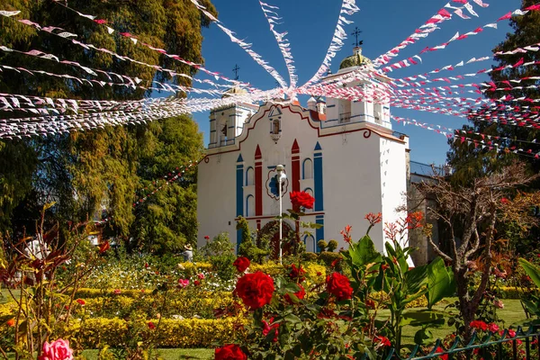 Igreja na aldeia mexicana Tule na região de Oaxaca Imagens Royalty-Free