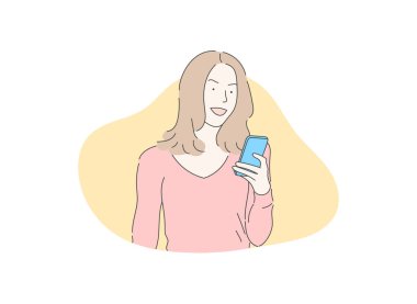 Akıllı telefon oynayan ve sosyal medyasına bakan bir kadın.