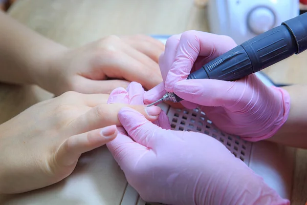 Manos Del Cliente Maestro Durante Proceso Manicura —  Fotos de Stock